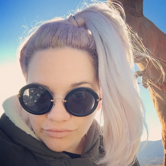 Meet your Posher, Alys - Picture 1 of 1